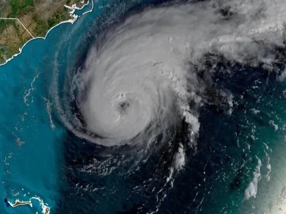 Близько 25 тис. осіб залишилися без світла на Бермудських островах через ураган "Умберто"