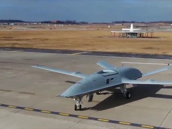 Boeing провів перші випробування новітнього безпілотного літака-заправника