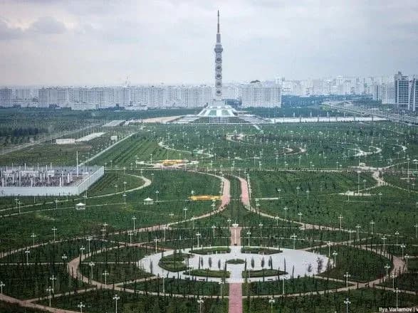 Для зйомок сюжету до дня незалежності Туркменістану - на ринок завезли продукти та товари