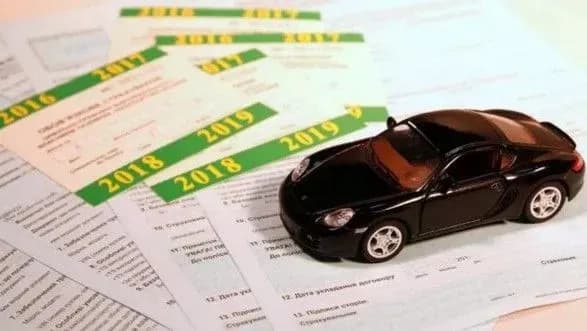 У Києві чоловік продавав підроблені поліси автоцивілки