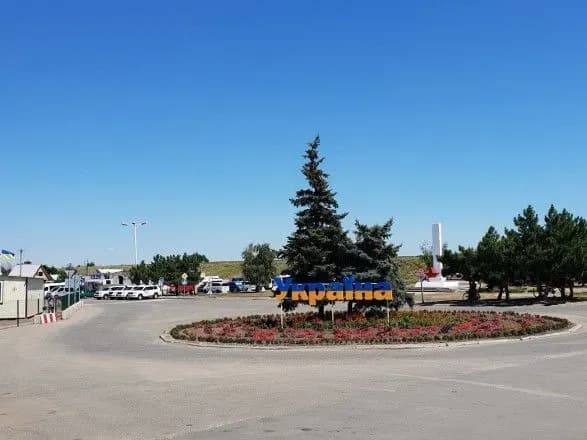 Ситуація на КПВВ у зоні ООС: у чергах зранку 240 автомобілів