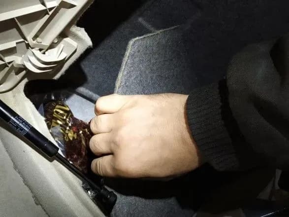 Сербського далекобійника на кордоні спіймали з 50 кг суміші для кальянів