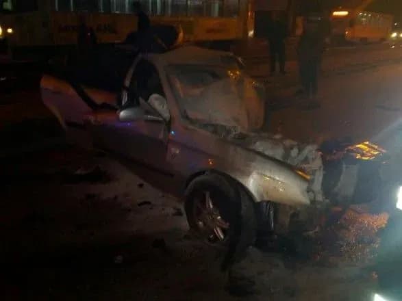 У Дніпрі легковик влетів в електроопору, водій загинув