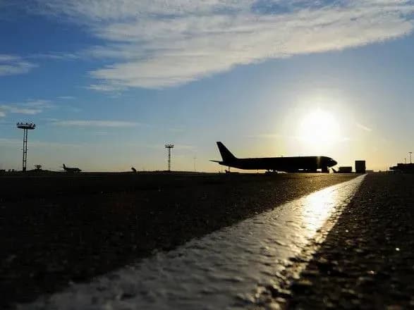 Внаслідок жорсткої посадки пасажирського літака у РФ постраждало майже 50 осіб