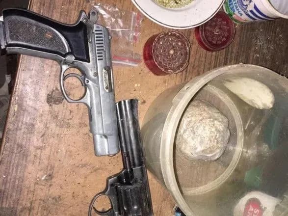 У Львові затримали збувачів наркотиків