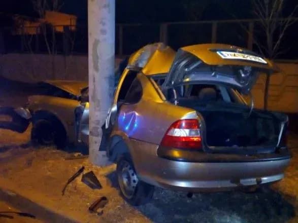 У Дніпрі чоловік загинув в'їхавши в електроопору