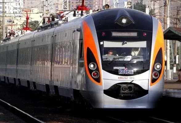 У Запорізькій області біля колії електропотягу знайшли тіла трьох осіб - ДСНС