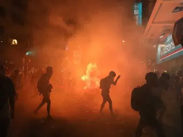 Протести в Гонконзі: поліція відкрила стрілянину