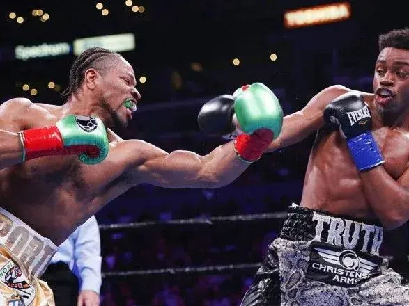 Американец Спенс объединил титулы чемпиона мира IBF и WBA