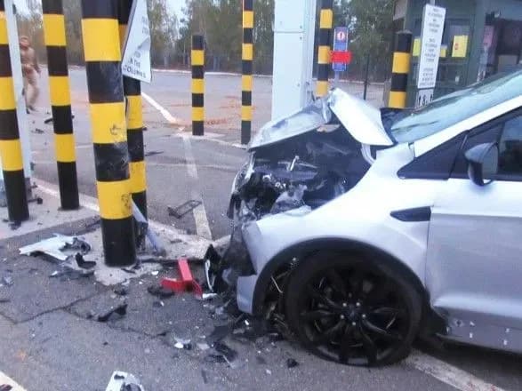 Нетверезий чоловік на автомобілі намагався прорватися через прикордонний пост
