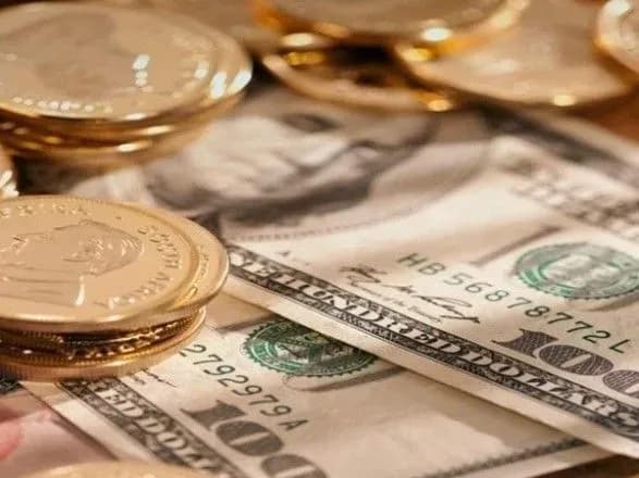 Следующие несколько лет Украина будет отдавать на долги каждую третью гривну — Премьер