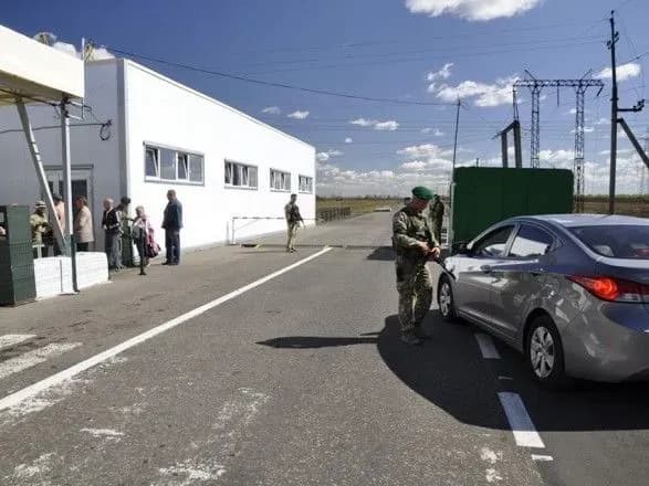 Ситуація на КПВВ у зоні ООС: понад 300 автівок застрягли в чергах