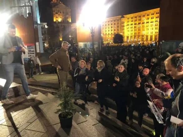 На столичному Майдані збираються активісти на знак протесту проти формули Штайнмайєра