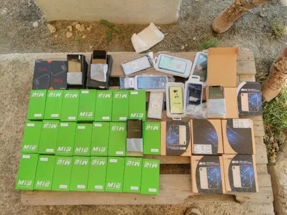 Чоловік намагався ввести в Україну смартфони у паливному баці автомобіля