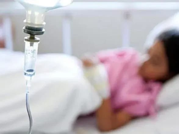 Троє дорослих і дитина: на Львівщині у кафе потруїлись люди