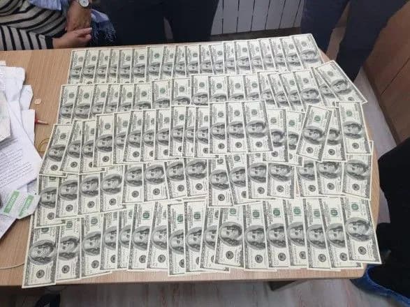 У столиці лікаря-трансплантолога затримали на хабарі у 20 тис. доларів