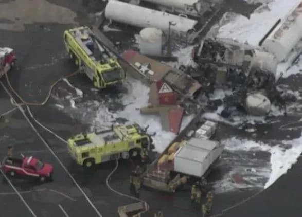 В США погибли 7 человек из-за аварии бомбардировщика времен Второй мировой войны