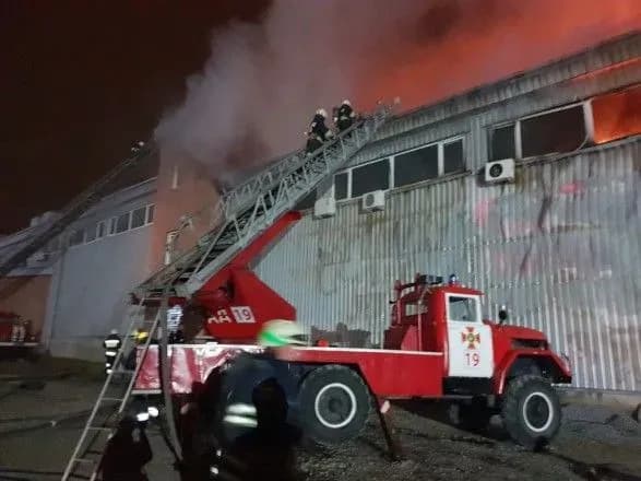 У Дніпрі горіло підприємство з виробництва снеків і сухариків