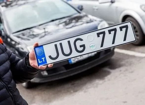 Опубліковано постанову уряду про відтермінування штрафів за "євробляхи"