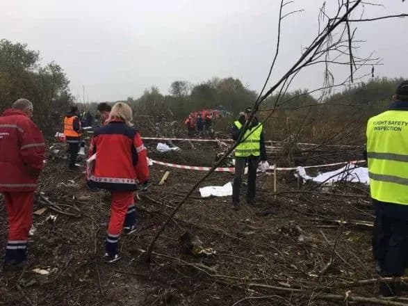 Розглядаються дві версії авіакатастрофи під Львовом
