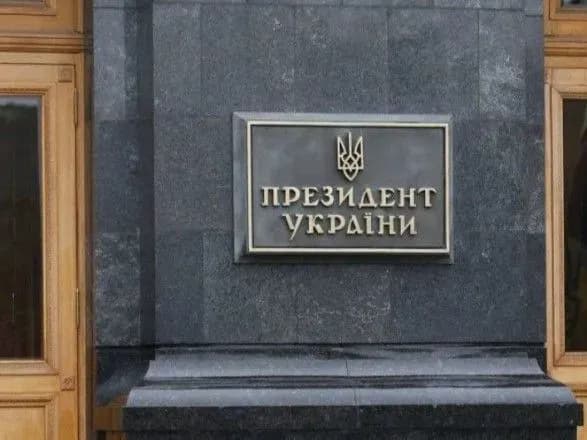 Зеленському запропонували перенести Офіс Президента у селище на Луганщині