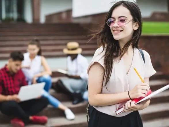 Провал ґрунту під гуртожитком у Дніпрі: студентам надали індивідуальний план навчання