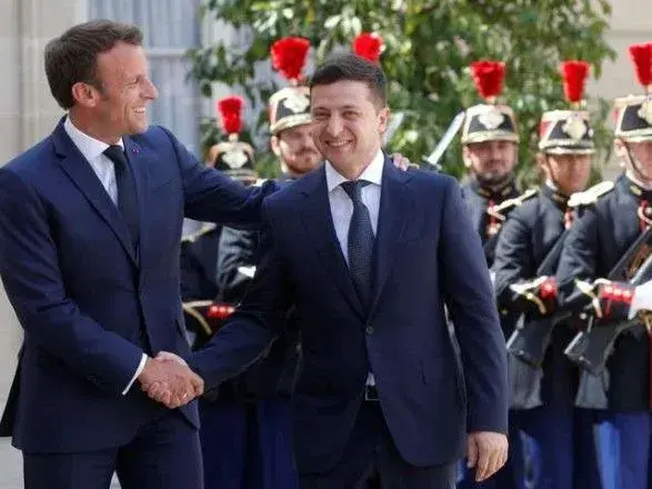 Кораблекрушение с украинцами: Зеленский просил Макрона продолжить поиски моряков