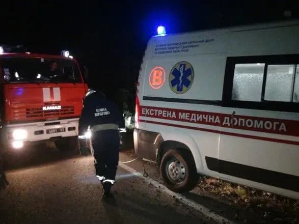 Вантажівка DAF перекинулася в кювет на Прикарпатті