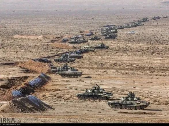 Иран начал незапланированные военные учения вблизи границы с Турцией