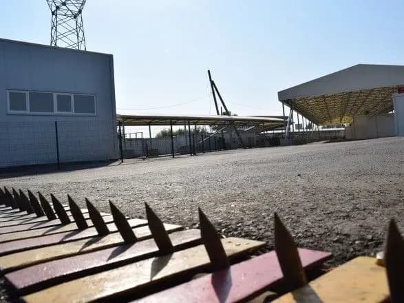 У чергах на КПВВ в районі ООС зранку перебували 255 транспортних засобів