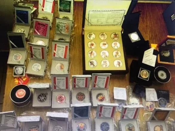 На кордоні з Польщею виявили 54 пам’ятні монети