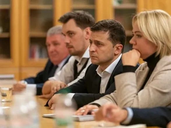 Президент и премьер-министр встретились с родными военных, погибших во время АТО/ООС