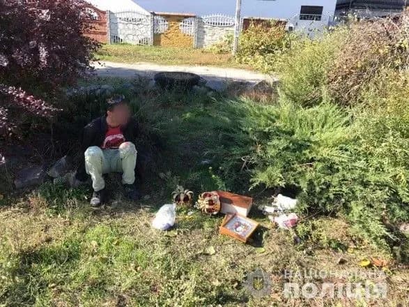 В Полтавской области задержали мужчину, который украл из храма иконы и религиозные книги