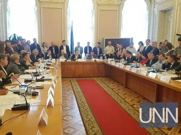 Комітет почав розгляд законопроектів щодо ринку землі: урядовий варіант зустріли криками "Ганьба!"