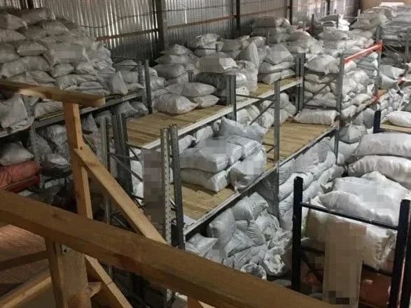 У Києві виявили контрабанду брендового одягу на понад 100 мільйонів гривень