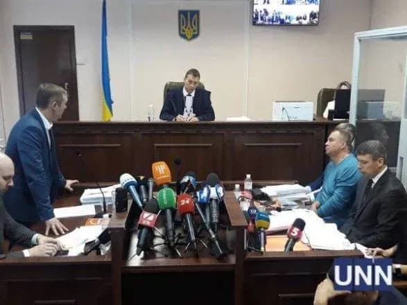 Защита просит для Гладковского личное поручительство