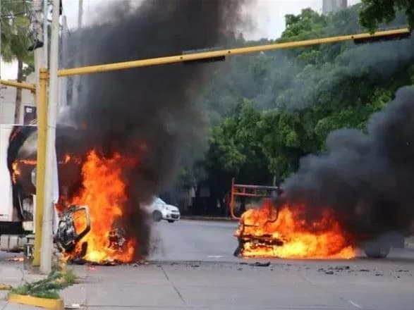 Члени наркокартелю захопили мексиканське місто, щоб відбити у поліції сина наркобарона