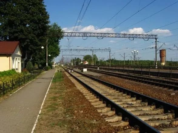 На Львівщині на залізничній колії знайшли мертвим 17-річного юнака