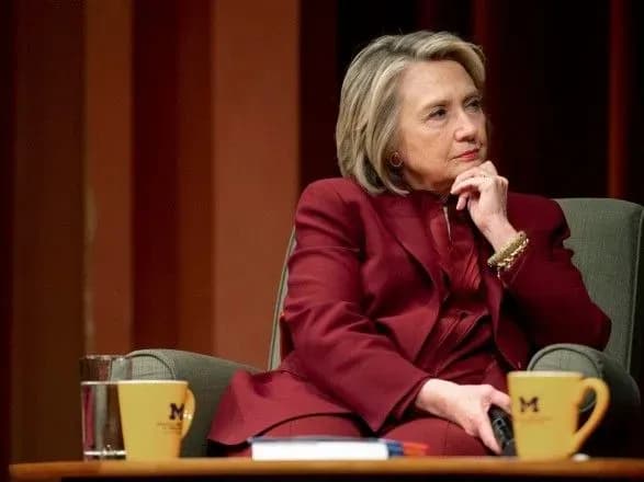 Держдеп не виявив у листуванні Клінтон порушень у поводженні з секретною інформацією