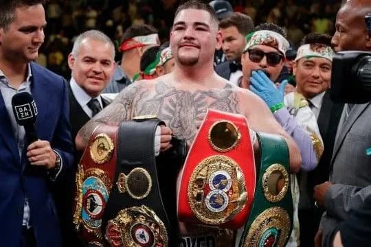 Володар чотирьох чемпіонських поясів готовий до бою з Усиком