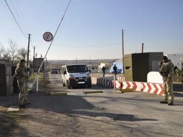 Ситуація на КПВВ у зоні ООС: у чергах застрягли 230 автівок