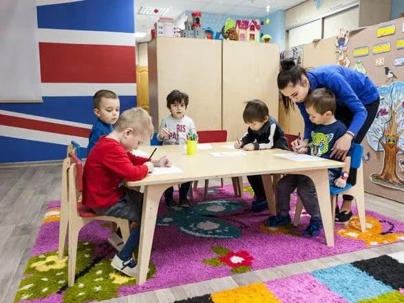 У Києві низка дитсадків обмежила перебування дітей на вулиці