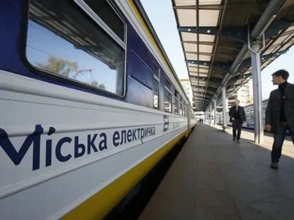 Вандали понівечили вагони столичної електрички