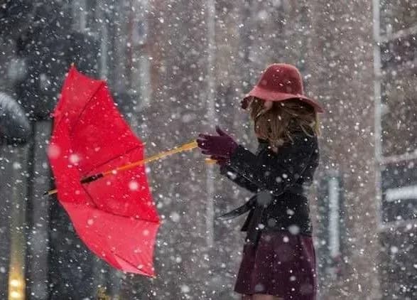 В Україну ідуть дощі і мокрий сніг: коли чекати похолодання