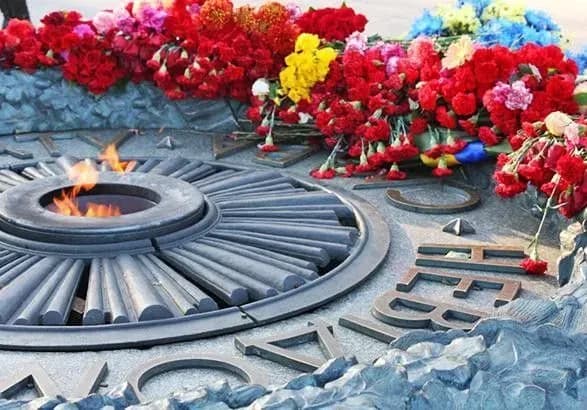 Президент почтил память погибших в связи с 75-й годовщиной изгнания нацистов из Украины