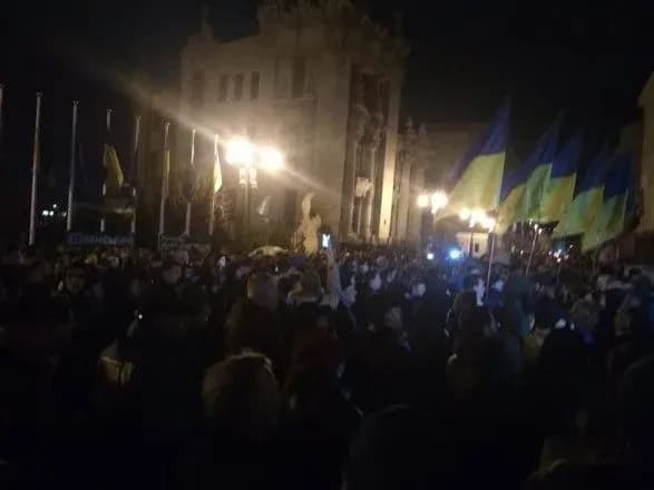 Ні - розведенню військ: Офіс Зеленського знову пікетували