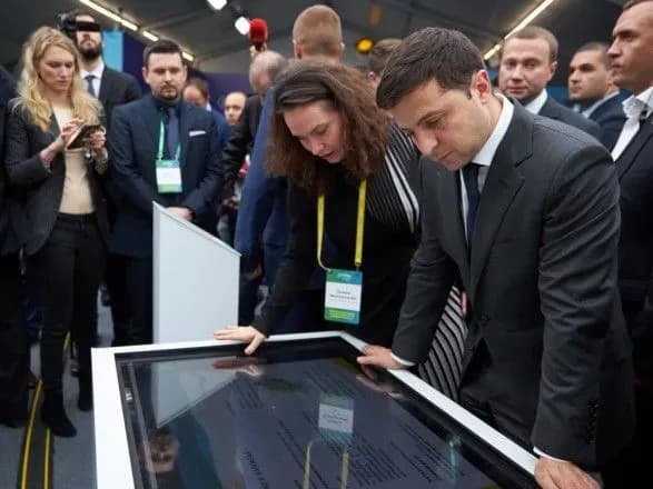 Зеленський підбив підсумок першого дня форуму в Маріуполі