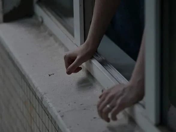 Трагічна смерть студентки у Сумах: підозрюють самогубство