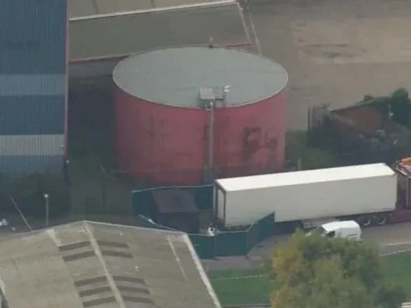 Поліція виявила більш ніж 40 мігрантів у холодильній фурі в Греції