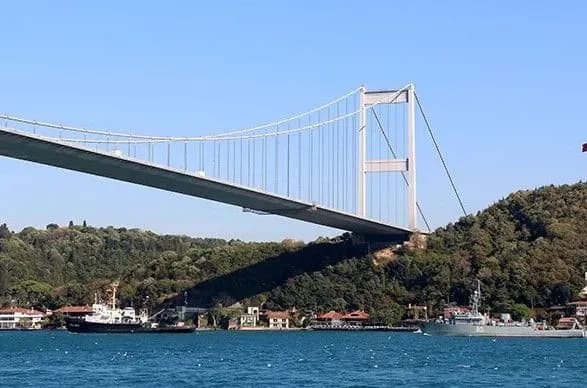 Російські військові кораблі пройшли через Босфор у Чорне море